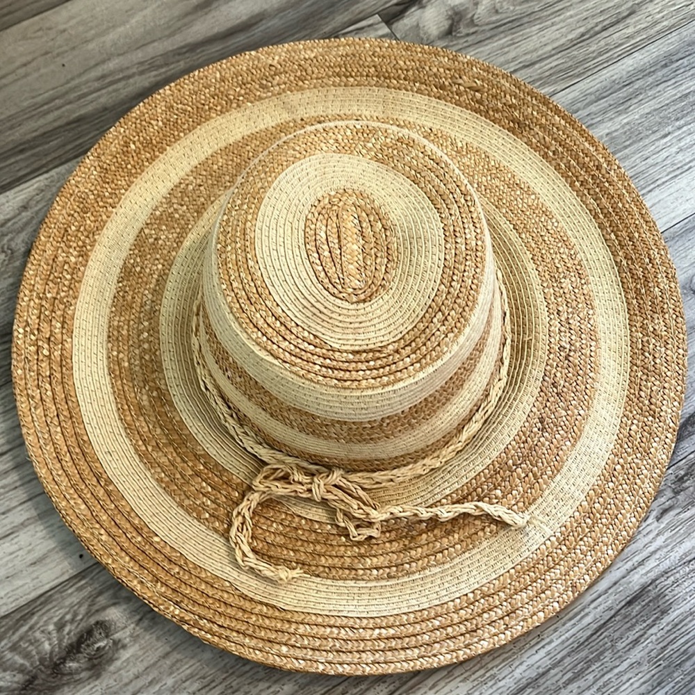 Women’s Two-toned Widebrim Straw Hat